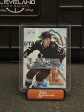 OF 32 Dylan Guenther 2025-26 Flair Hot Hues Autographs card