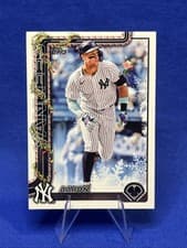 2025 Topps Holiday Hidden Elf Aaron Judge #HE-8 card