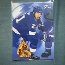 2025-26 Flair Hot Hues OF 32 Brayden Point #26 card