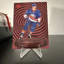 Matthew Schaefer 2025-26 Upper Deck Fluorescence card
