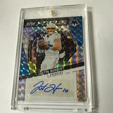 2025 Panini Mosaic In Focus Signatures Justin Herbert #IFS-JHT card