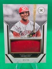 2025 Topps Definitive Collection Definitive Helmet Collection Barry Larkin #DHC-BL