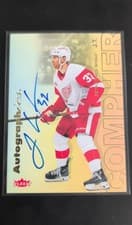 2025-26 Flair Autographics J.T. Compher #A-JC card