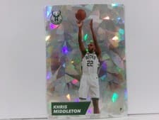 Khris Middleton 2021-22 Panini NBA Sticker & Card Collection (Brazil) Base Set card
