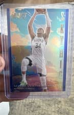 2024-25 Panini Select Sky High Giannis Antetokounmpo #8 card