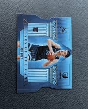 2024-25 Panini Silhouette Pillars of the Game Zach Edey #19 card