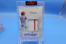 2025 Leaf Spectacular Baseball Signature Swatch Mike Schmidt #SS-MS1 card