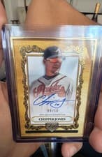 Chipper Jones 2025 Topps Gilded Collection Topps Gallery of Gold Autographs card