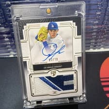 2025 Topps Definitive Collection Rookie Patch Autograph Roki Sasaki #DRPA-RS