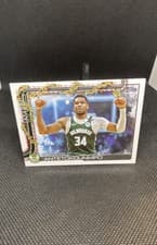 2025-26 Topps Holiday SSP Back Variations Giannis Antetokounmpo #SSB-GA card