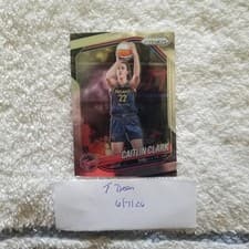 Caitlin Clark 2025 Panini Prizm WNBA card