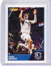 Luka Dončić 2021-22 Panini NBA Sticker & Card Collection (Brazil) Base Set card