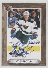 2024-25 Upper Deck Engrained Icons Beehive Portrait Signatures Kyle Brodziak #BH-KY card