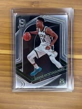Giannis Antetokounmpo 2019 Panini Spectra card