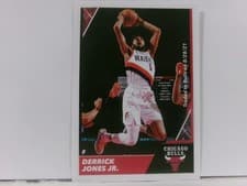 Derrick Jones Jr 2021-22 Panini NBA Sticker & Card Collection (Brazil) Base Set card