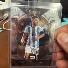 Lionel Messi 2022 Panini Select FIFA card