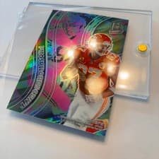 Travis Kelce 2022 Panini Spectra Phosphorescent card