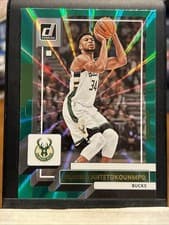 Giannis Antetokounmpo 2022 Panini Donruss card