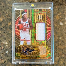 2021-22 Panini Chronicles Gold Standard Rookie Jersey Autographs Ayo Dosunmu #GSJ-AYO card