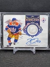 2023-24 Upper Deck Ultimate Collection Ultimate Emblems Autograph Connor McDavid #UE-CM card