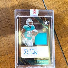 2023 Panini Limited Rookie Patch Autographs De'Von Achane #109 card
