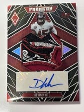 2022 Panini Phoenix Paragon Patch Autographs Devin White #PPA-DW card