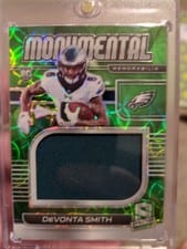 2021 Panini Spectra Monumental Memorabilia DeVonta Smith #MM-DS card