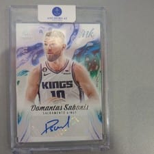 2022-23 Panini Chronicles Luminance Ink Autographs Domantas Sabonis #LIA-DSB card