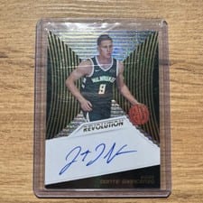 2018 Panini Revolution Rookie Autographs Donte DiVincenzo #DDV card