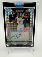 2018 Panini Prizm Mosaic Autographs Giannis Antetokounmpo #MO-GA card