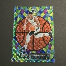 2020 Panini Mosaic Stained Glass Giannis Antetokounmpo #5 card