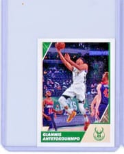 2021-22 Panini NBA Sticker & Card Collection (Brazil) Base Set Giannis Antetokounmpo #83 card