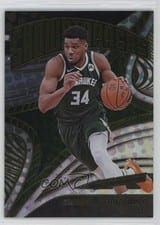2024-25 Panini Revolution Showstoppers Giannis Antetokounmpo #4 card