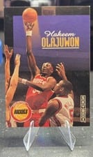 1992-93 SkyBox Base Set Hakeem Olajuwon #90 card