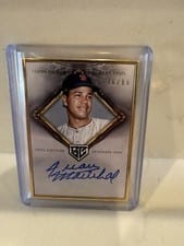 2023 Topps Gilded Collection Gold Frame Hall of Famers Autographs Juan Marichal #HAFA-JMA card