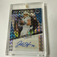 2025 Panini Mosaic In Focus Signatures Justin Herbert #IFS-JHT card
