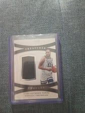 2022-23 Panini National Treasures Treasured Threads Karl-Anthony Towns #TD-KAT card