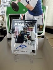 2022 Donruss Rookie Phenom Jersey Autographs Kenneth Walker III #RPA-14 card