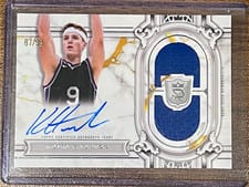 2023-24 Topps Royalty Regalia Relic Signatures Kevin Huerter #RRS-KH card