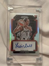 2022 Panini Prizm WNBA Signatures Lexie Hull #SG-LXH card