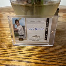 2024 Topps Definitive Collection Legendary Autographs Luis Aparicio #LAC-LA card