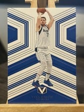 2022-23 Panini Chronicles Base Set Luka Doncic #175 card