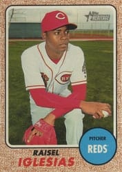 2017 Topps Heritage Base Set Raisel Iglesias #619 card