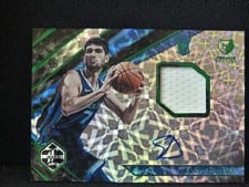 2021-22 Panini Chronicles Limited Rookie Jersey Auto Santi Aldama #LRJ-SAL card
