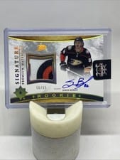 2021-22 Upper Deck Ultimate Collection Rookie Signature Premium Materials Simon Benoit #RSP-SB card