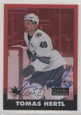 2021-22 O-Pee-Chee Platinum 2020-21 Update Retro Red Rainbow Auto Tomas Hertl #R-30 card
