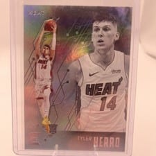 2019 Panini Chronicles Tyler Herro Red #212 card