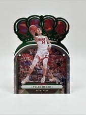 2022 Panini Crown Royale Tyler Herro #66 card